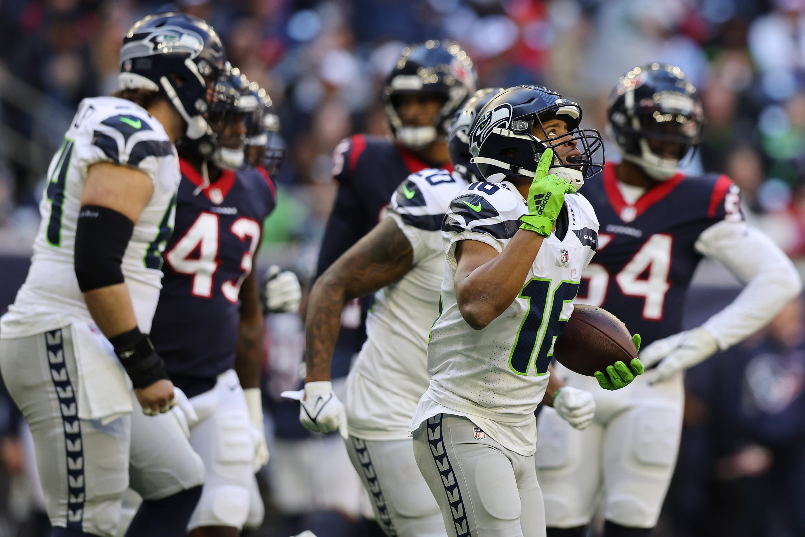 Wilson has 2 TD passes as Seahawks beat Texans 33-13