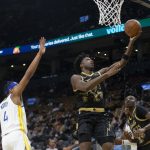 
              Toronto Raptors' OG Anunoby (3) goes to the net as Golden State Warriors' Moses Moody (4) defends during the first half of an NBA basketball game, Saturday, Dec. 18, 2021 in Toronto. (Chris Young/The Canadian Press via AP)
            