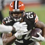 
              Cleveland Browns running back Nick Chubb runs for a 4-yard touchdown during the second half of an NFL football game against the Las Vegas Raiders, Monday, Dec. 20, 2021, in Cleveland. (AP Photo/David Richard)
            