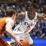 
              Duke's Jeremy Roach, right, guards Virginia Tech's Storm Murphy during the second half of an NCAA college basketball game in Durham, N.C., Wednesday, Dec. 22, 2021. (AP Photo/Ben McKeown)
            