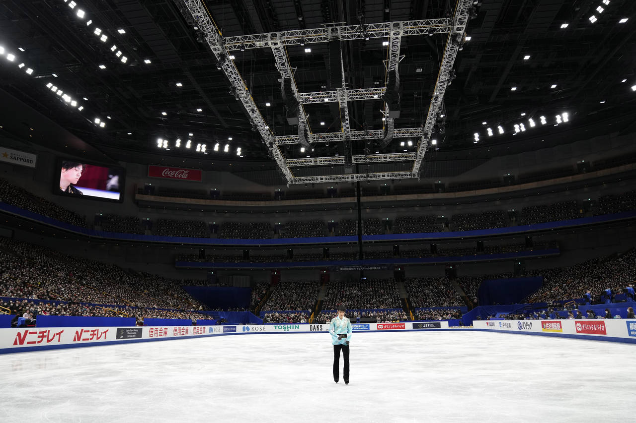 Yuzuru Hanyu of Japan prepares to perform during men's free skating competition of Japan Figure Ska...