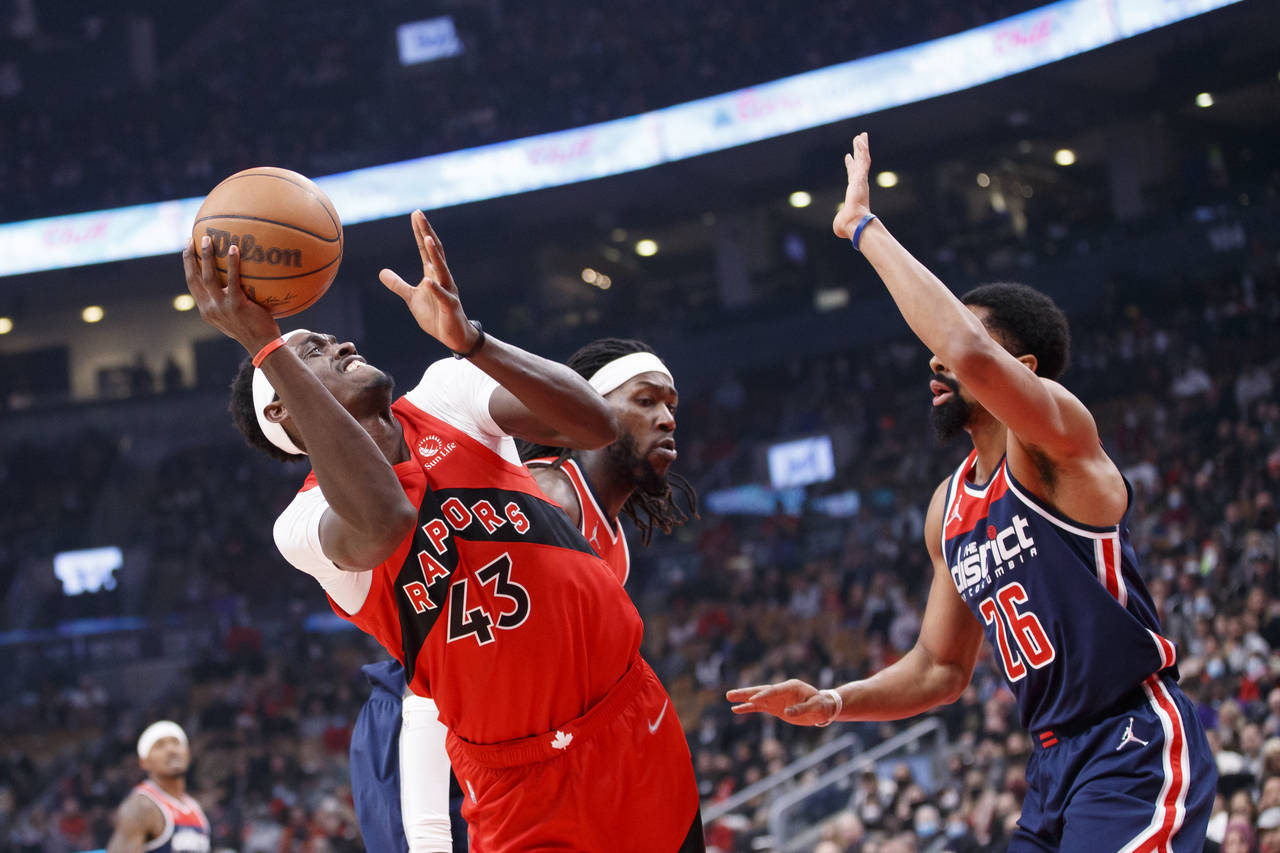 Toronto Raptors forward Pascal Siakam (43) shoots over Washington Wizards guard Spencer Dinwiddie (...
