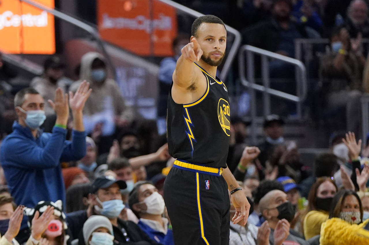 Golden State Warriors guard Stephen Curry gestures after shooting a 3-point basket against the Port...