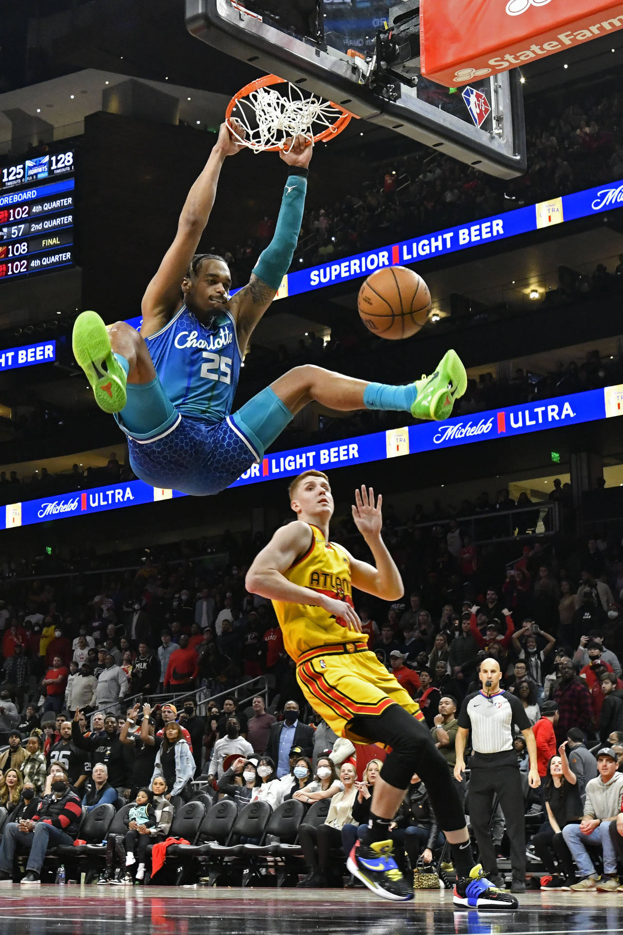 Short-handed Hornets lean on 3-pointers, top Hawks 130-127