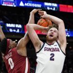 
              Alabama's Noah Gurley (0) knocks away a shot by Gonzaga's Drew Timme (2) during the first half of an NCAA college basketball game Saturday, Dec. 4, 2021, in Seattle. (AP Photo/Elaine Thompson)
            