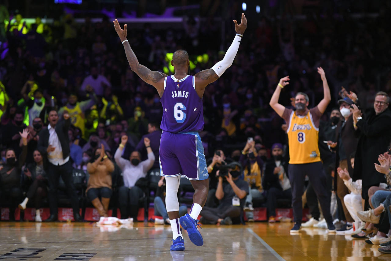 Los Angeles Lakers forward LeBron James (6) motions to the crowd during the first half of the team'...
