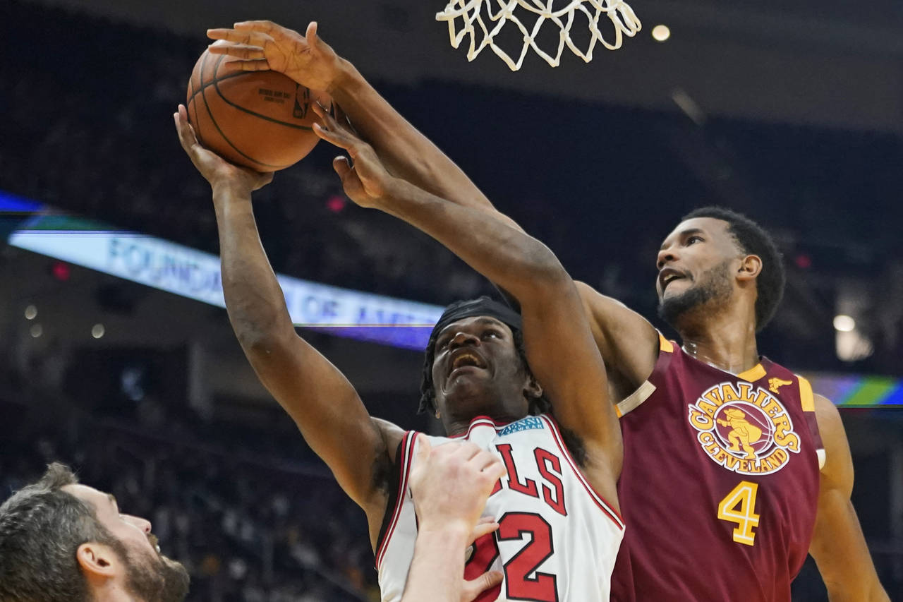 Cleveland Cavaliers' Evan Mobley (4) blocks a shot by Chicago Bulls' Alize Johnson (22) in the firs...