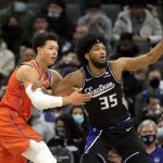 
              Sacramento Kings forward Marvin Bagley III (35) fights for position with Oklahoma City Thunder forward Isaiah Roby (22) during the first quarter of an NBA basketball game in Sacramento, Calif., Tuesday, Dec. 28, 2021. (AP Photo/José Luis villegas)
            