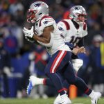 
              New England Patriots running back Damien Harris, center, takes a hand off from New England Patriots quarterback Mac Jones (10) for a touchdown during the first half of an NFL football game against the Buffalo Bills in Orchard Park, N.Y., Monday, Dec. 6, 2021. (AP Photo/Joshua Bessex)
            