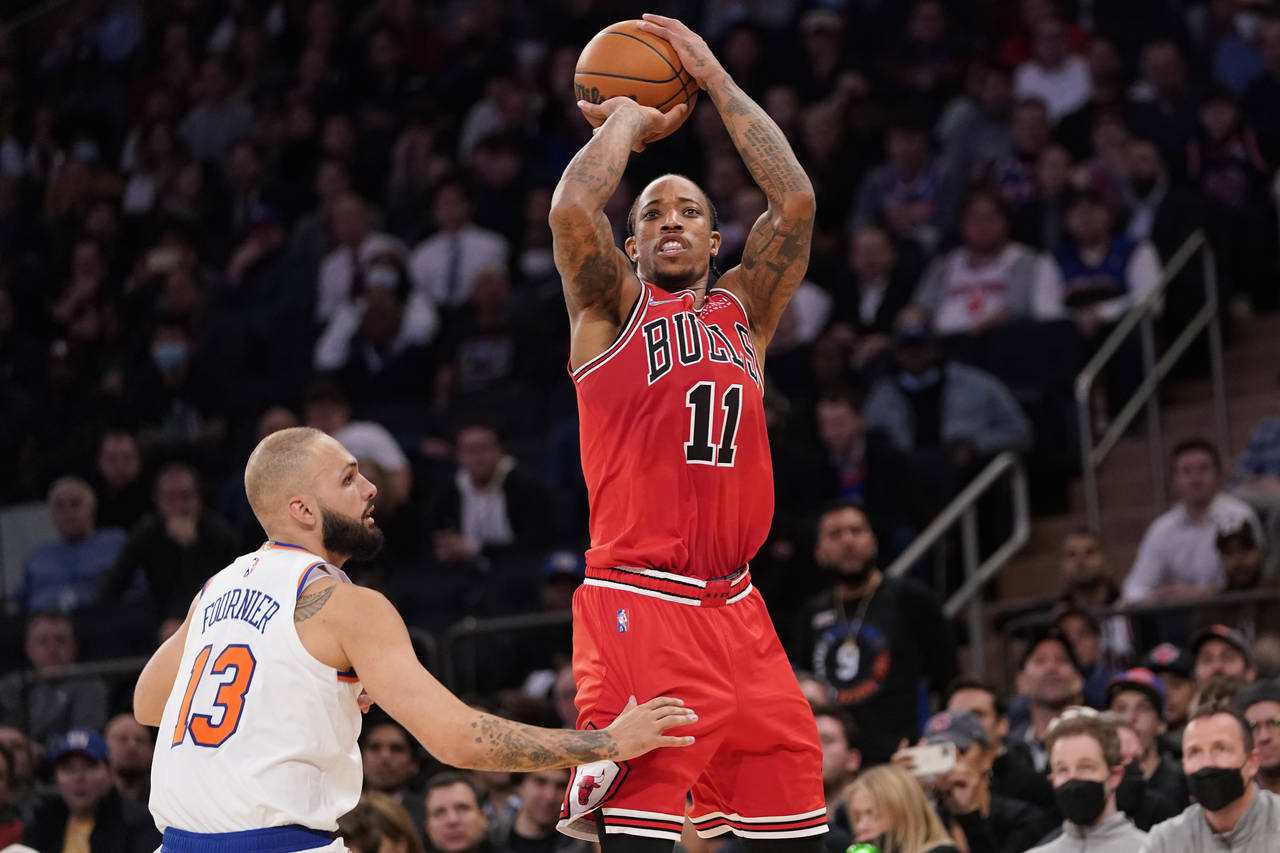 Chicago Bulls forward DeMar DeRozan (11) shoots a three-point basket past New York Knicks guard Eva...