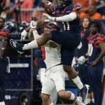 
              UTSA safety Kelechi Nwachuku (11) breaks up a pass intended for Western Kentucky wide receiver Josh Sterns (9) during the second half of an NCAA college football game in the Conference USA Championship, Friday, Dec. 3, 2021, in San Antonio. (AP Photo/Eric Gay)
            