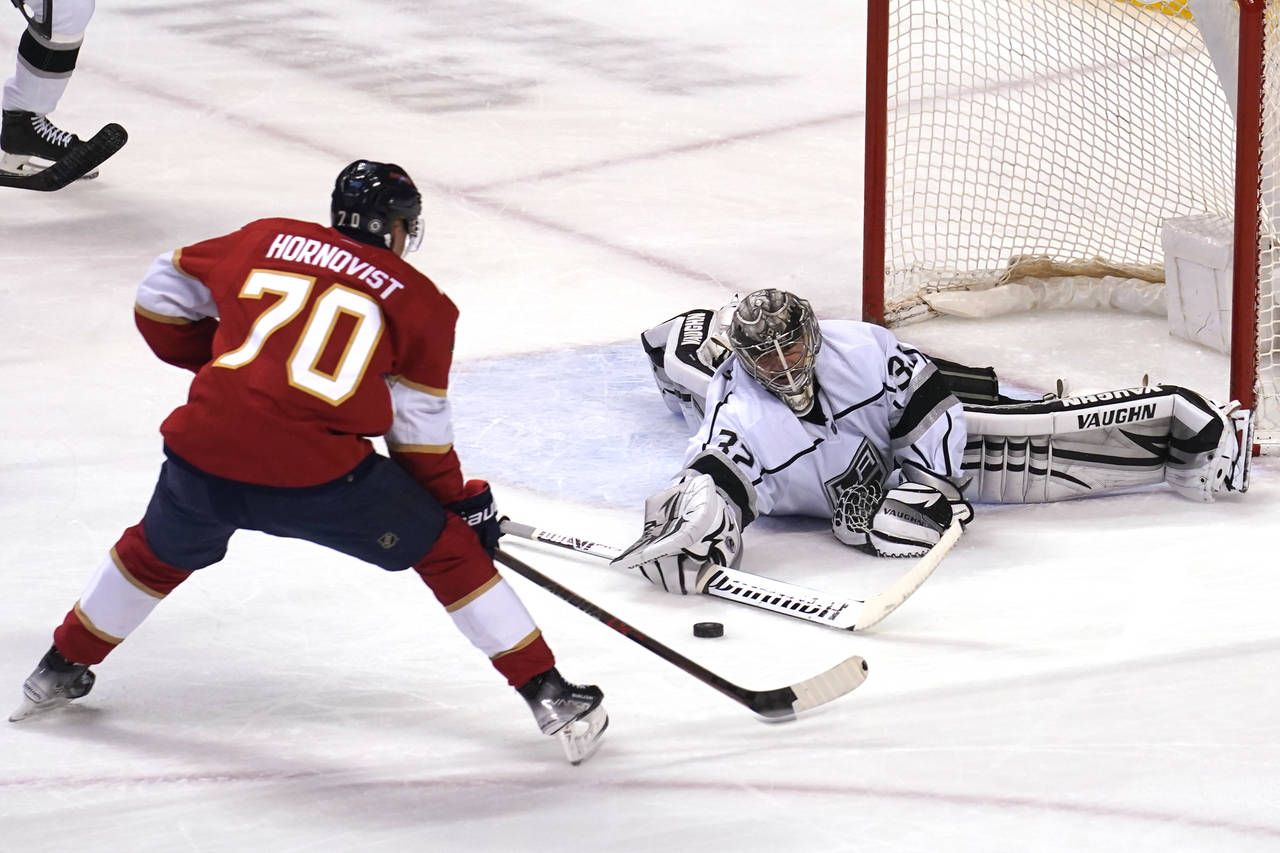 Los Angeles Kings goaltender Jonathan Quick (32) blocks a shot on goal by Florida Panthers right wi...