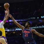 
              Los Angeles Lakers' Anthony Davis, left, shoots the ball with Philadelphia 76ers' Joel Embiid, right, defending during the first half of an NBA basketball game, Thursday, Jan. 27, 2022, in Philadelphia. (AP Photo/Chris Szagola)
            