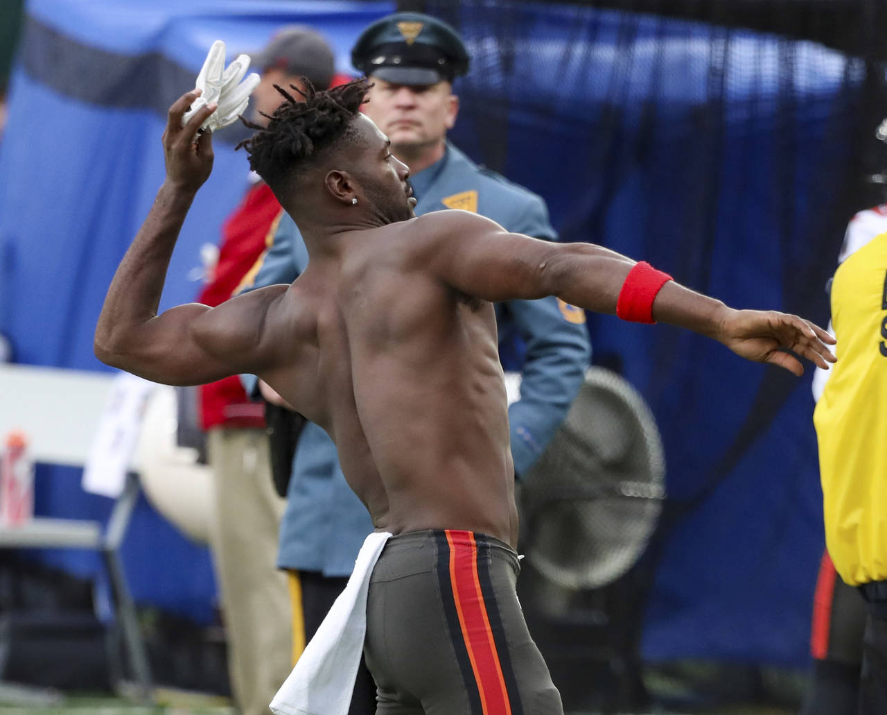 A N.J. State Police trooper, background, watches as Tampa Bay Buccaneers wide receiver Antonio Brow...