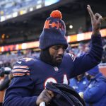 
              Chicago Bears outside linebacker Robert Quinn acknowledges the crowd after the team's 29-3 win over the New York Giants and Quinn breaking the Bears' the single-season sack record after an NFL football game Sunday, Jan. 2, 2022, in Chicago. (AP Photo/Nam Y. Huh)
            