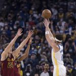 
              Golden State Warriors guard Klay Thompson, right, attempts a 3-point shot over Cleveland Cavaliers forward Lauri Markkanen (24) during the first half of an NBA basketball game in San Francisco, Sunday, Jan. 9, 2022. (AP Photo/John Hefti)
            
