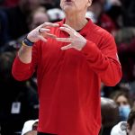 
              Chicago Bulls head coach Billy Donovan talks to his team during the first half of an NBA basketball game against the Washington Wizards in Chicago, Friday, Jan. 7, 2022. (AP Photo/Nam Y. Huh)
            