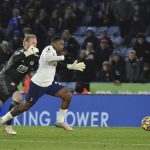 
              Tottenham's Steven Bergwijn scores his side's third goal past Leicester's goalkeeper Kasper Schmeichel, left, during the English Premier League soccer match between Leicester City and Tottenham Hotspur at King Power stadium in Leicester, England, Wednesday, Jan. 19, 2022. (AP Photo/Rui Vieira)
            
