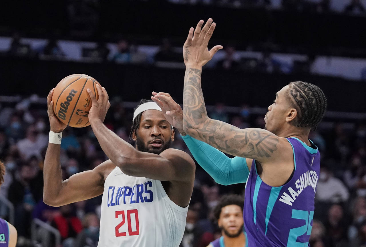 Los Angeles Clippers forward Justise Winslow (20) drives in the lane against Charlotte Hornets forw...