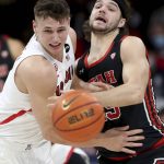 
              Arizona guard Pelle Larsson (3) and Utah guard Rollie Worster (25) become entangled while chasing the ball in the first half of an NCAA college basketball game in Tucson, Ariz., Saturday, Jan. 15, 2022. (Kelly Presnell/Arizona Daily Star via AP)
            