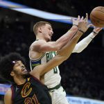 
              Cleveland Cavaliers' Jarrett Allen (31) and Milwaukee Bucks' Donte DiVincenzo (0) battle for a the ball in the second half of an NBA basketball game, Wednesday, Jan. 26, 2022, in Cleveland. The Cavaliers won 115-99. Jarrett Allen(AP Photo/Tony Dejak)
            