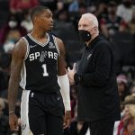 
              San Antonio Spurs head coach Gregg Popovich, right, talks with guard Lonnie Walker IV (1) during the first half of an NBA basketball game, Wednesday, Jan. 19, 2022, in San Antonio. (AP Photo/Eric Gay)
            