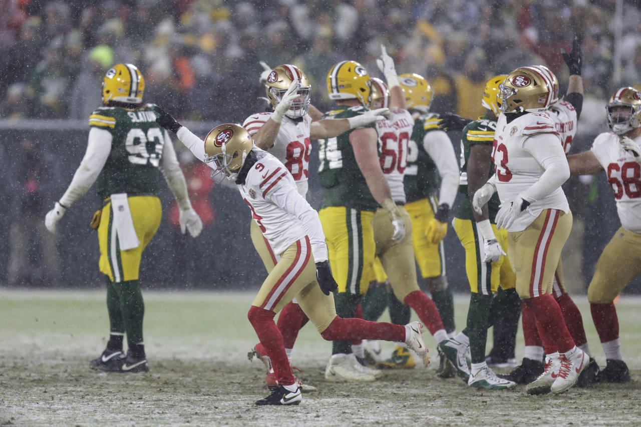 San Francisco 49ers' Robbie Gould reacts after making the game-winning fieldgoal during the second ...