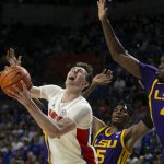 
              Florida forward Colin Castleton, left, drives through LSU forwards Mwani Wilkinson (5) and Darius Days (4) during the second half of an NCAA college basketball game Wednesday, Jan. 12, 2022, in Gainesville, Fla. (AP Photo/Alan Youngblood)
            