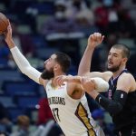 
              New Orleans Pelicans center Jonas Valanciunas (17) grabs a rebound in front of Los Angeles Clippers center Ivica Zubac (40) in the first half of an NBA basketball game in New Orleans, Thursday, Jan. 13, 2022. (AP Photo/Gerald Herbert)
            