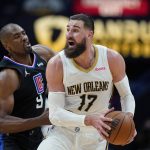 
              New Orleans Pelicans center Jonas Valanciunas (17) looks to pass against Los Angeles Clippers center Serge Ibaka (9) in the second half of an NBA basketball game in New Orleans, Thursday, Jan. 13, 2022. The Pelicans won 113-89. (AP Photo/Gerald Herbert)
            