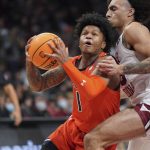 
              Auburn guard Wendell Green Jr. (1) drives to the hoop against South Carolina guard Devin Carter, right, during the first half of an NCAA college basketball game Tuesday, Jan. 4, 2022, in Columbia, S.C. (AP Photo/Sean Rayford)
            