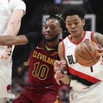
              Cleveland Cavaliers guard Darius Garland defends against Portland Trail Blazers guard Anfernee Simons, right, during the first half of an NBA basketball game in Portland, Ore., Friday, Jan. 7, 2022. (AP Photo/Amanda Loman)
            