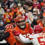 
              Cincinnati Bengals quarterback Joe Burrow, right, throws during the second half of an NFL football game against the Kansas City Chiefs, Sunday, Jan. 2, 2022, in Cincinnati. (AP Photo/Jeff Dean)
            