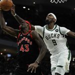 
              Milwaukee Bucks' Bobby Portis blocks the shot of Toronto Raptors' Pascal Siakam during the first half of an NBA basketball game Saturday, Jan. 15, 2022, in Milwaukee. (AP Photo/Morry Gash)
            