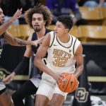 
              Colorado guard Nique Clifford, right, looks to pass the ball as Washington guard Terrell Brown Jr., left, and forward Emmitt Matthews Jr. defend in the first first half of an NCAA college basketball game Sunday, Jan. 9, 2022, in Boulder, Colo. (AP Photo/David Zalubowski)
            