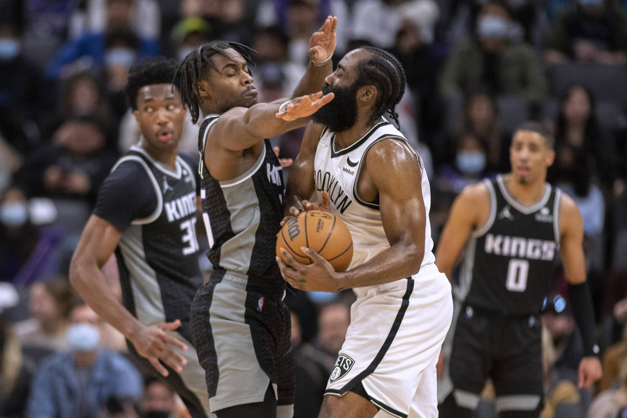Sacramento Kings guard Davion Mitchell (15) defends against Brooklyn Nets guard James Harden during...