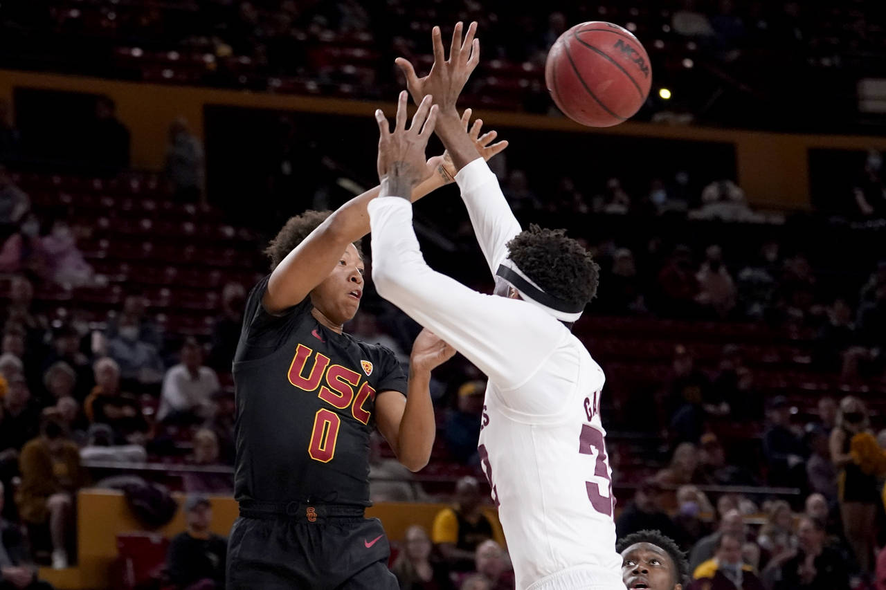 CORRECTS LOCATION TO TEMPE, INSTEAD OF PHOENIX - Southern California guard Boogie Ellis (0) dishes ...