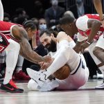 
              Chicago Bulls' DeMar DeRozan, left, Memphis Grizzlies' Steven Adams, center, and Bulls' Javonte Green, right, battle for the ball during the first half of an NBA basketball game Saturday, Feb. 26, 2022, in Chicago. (AP Photo/Charles Rex Arbogast)
            