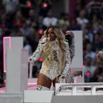 
              Mary J. Blige perform during halftime of the NFL Super Bowl 56 football game between the Los Angeles Rams and the Cincinnati Bengals, Sunday, Feb. 13, 2022, in Inglewood, Calif. (AP Photo/Tony Gutierrez)
            