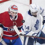 
              Toronto Maple Leafs' Wayne Simmonds, right, backs in against Montreal Canadiens goaltender Sam Montembeault, left, during second-period NHL hockey game action in Montreal, Monday, Feb. 21, 2022. (Graham Hughes/The Canadian Press via AP)
            
