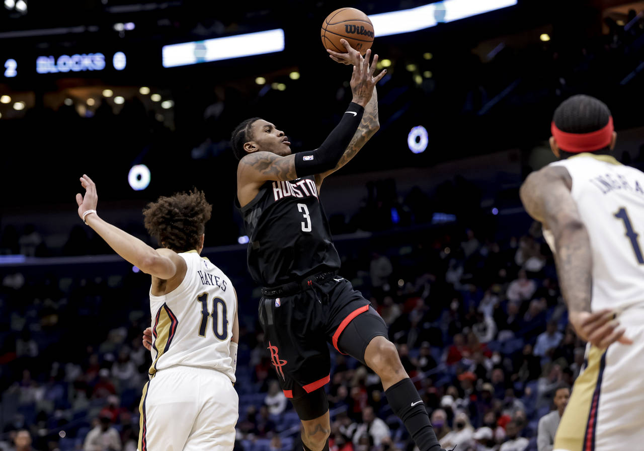 Houston Rockets guard Kevin Porter Jr. (3) shoots between New Orleans Pelicans center Jaxson Hayes ...
