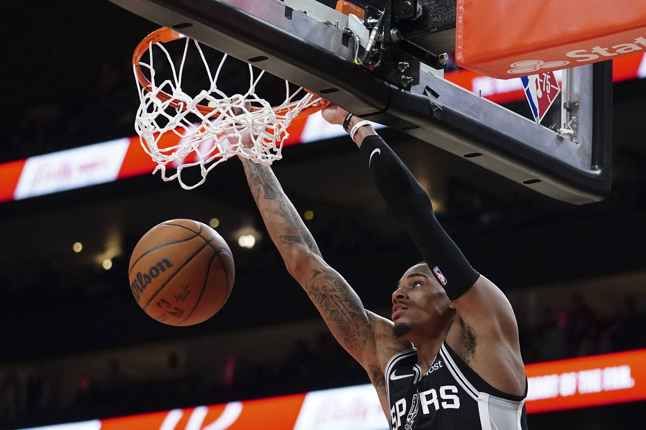 Spurs miss Dejounte Murray in their 130-127 loss to the Hawks - Pounding  The Rock