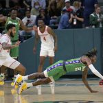 
              Tulane guard Jaylen Forbes (25) dives for the ball in front of Houston guard Kyler Edwards (11) during the first half of an NCAA college basketball game in New Orleans, Wednesday, Feb. 23, 2022. (AP Photo/Matthew Hinton)
            