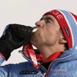 
              Aleksander Aamodt Kilde, of Norway kisses his silver during the medal ceremony for the the men's combined at the 2022 Winter Olympics, Thursday, Feb. 10, 2022, in the Yanqing district of Beijing. (AP Photo/Luca Bruno)
            