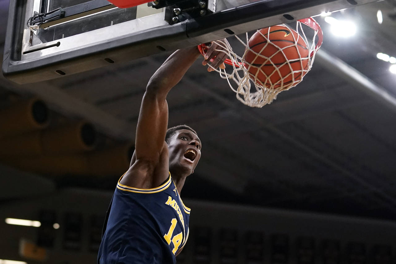 Michigan forward Moussa Diabate dunks the ball during the first half of an NCAA college basketball ...