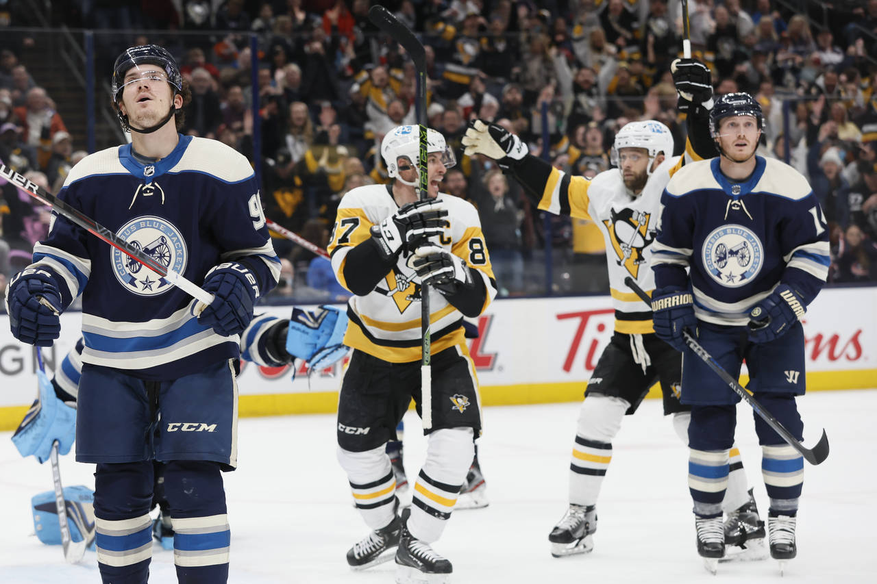 Pittsburgh Penguins' Sidney Crosby, center left, and Bryan Rust, center right, celebrate their goal...