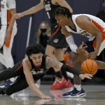 
              Gonzaga guard Julian Strawther, left, attempts to steal the ball from Pepperdine forward Kendall Munson during the second half of an NCAA college basketball game Wednesday, Feb. 16, 2022, in Malibu, Calif. (AP Photo/John McCoy)
            