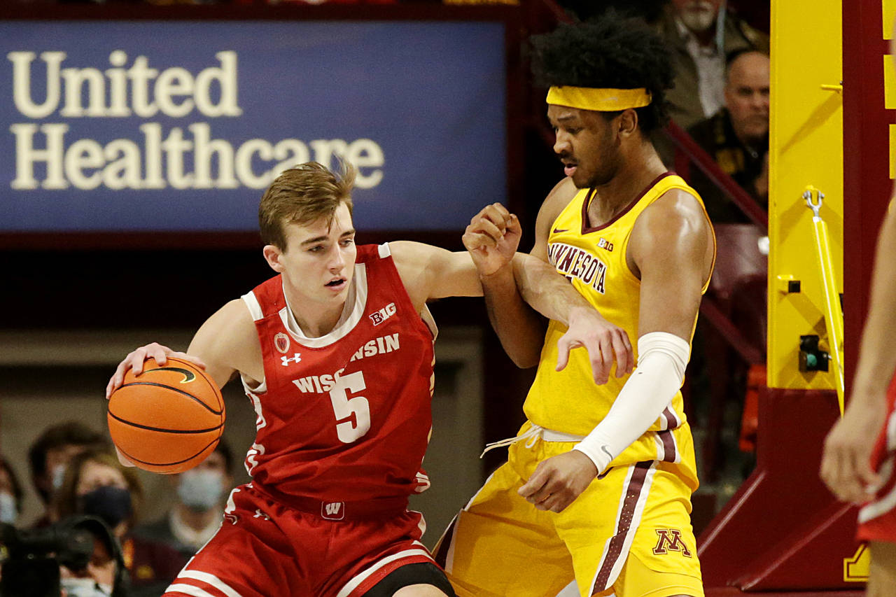 Wisconsin forward Tyler Wahl (5) drives on Minnesota forward Eric Curry during the first half of an...