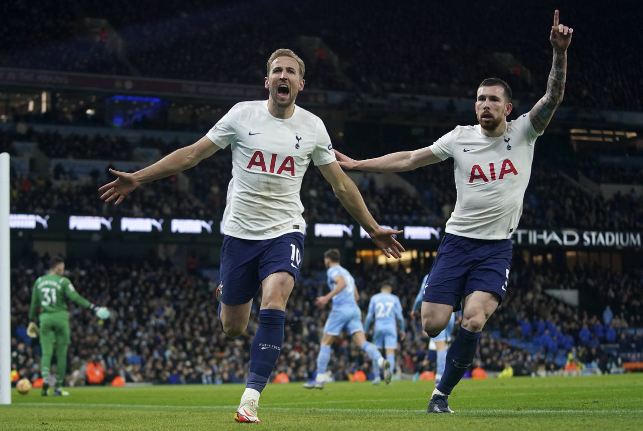 Tottenham's Harry Kane, left, celebrates with Tottenham's Pierre-Emile Hojbjerg after scoring his s...