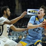 
              Marquette's Tyler Kolek (22) is defended by Butler's Aaron Thompson (2) during the second half of an NCAA college basketball game, Saturday, Feb. 12, 2022, in Indianapolis. (AP Photo/Darron Cummings)
            